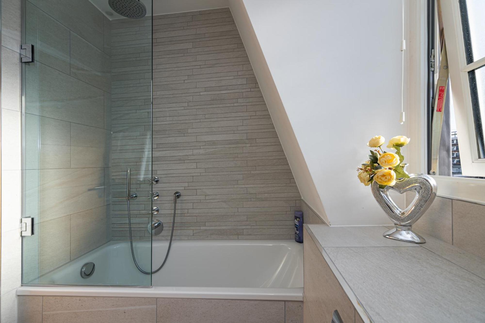 Stunning 1-Bedroom Penthouse In Marble Arch 72 London Exterior photo