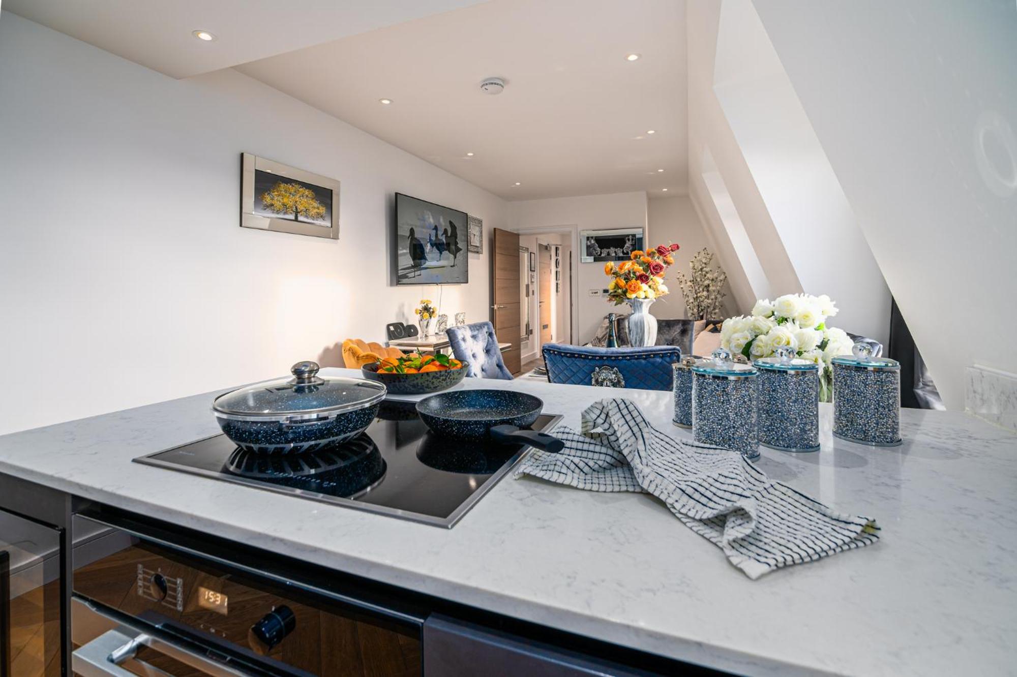 Stunning 1-Bedroom Penthouse In Marble Arch 72 London Exterior photo