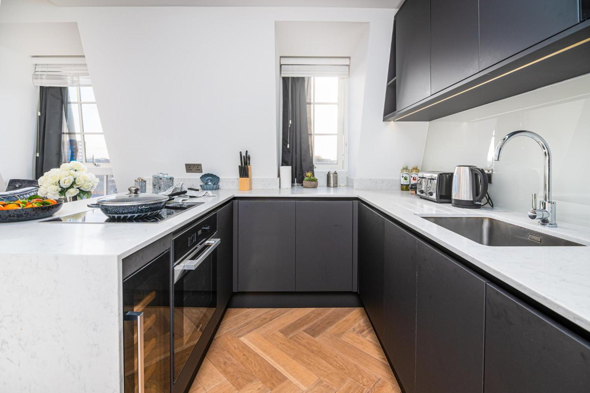 Stunning 1-Bedroom Penthouse In Marble Arch 72 London Exterior photo