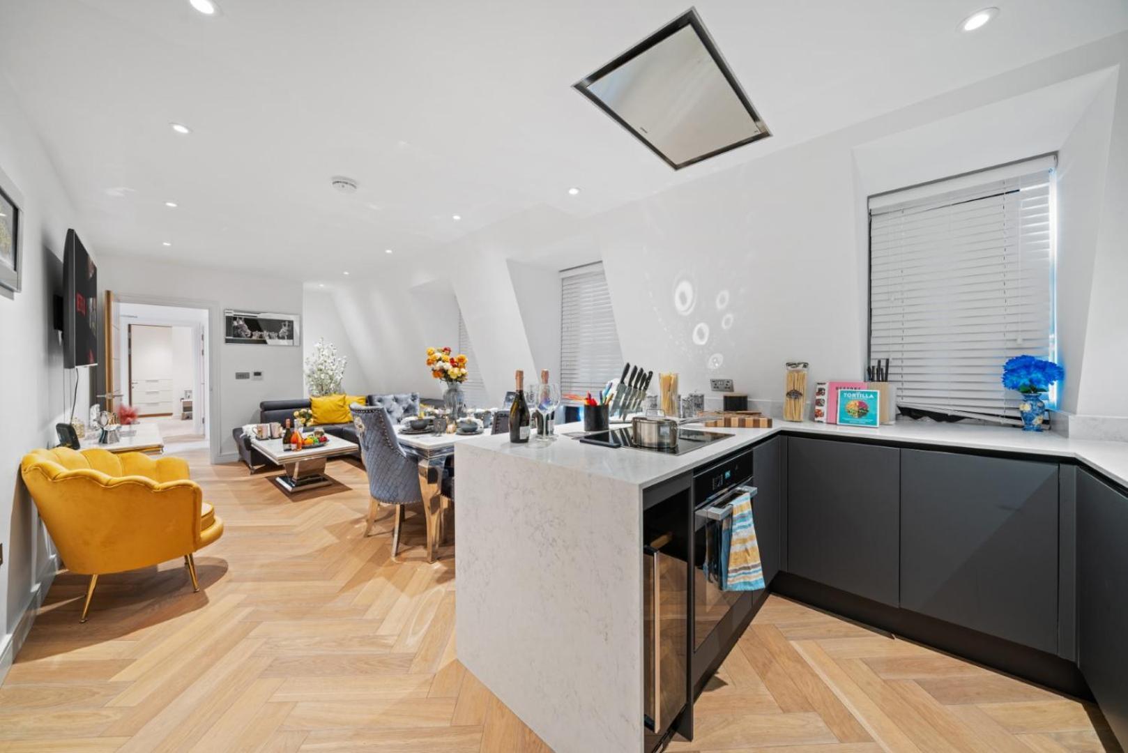 Stunning 1-Bedroom Penthouse In Marble Arch 72 London Exterior photo